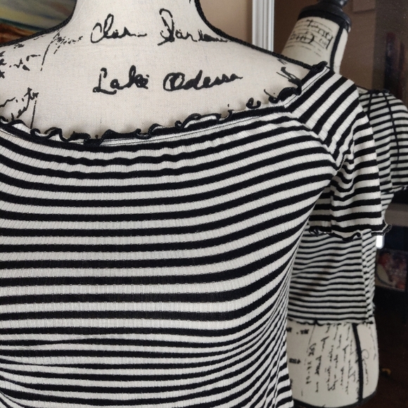 NWT FashioNova Medium Stripped Cropped Top Size M - Picture 3 of 4